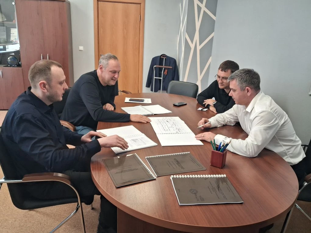 Для эффективного контроля региональной программы капремонта Фонд капремонта еженедельно проводит рабочие встречи с подрядчиками